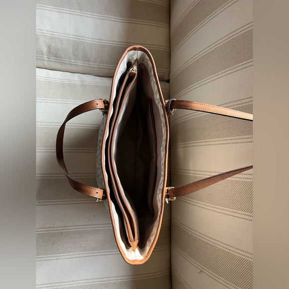 Michael Kors Large Snap Pocket Tote - Picture 6 of 6